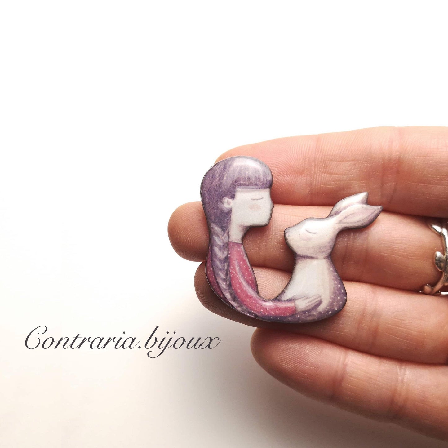Spilla ragazza e coniglio - ContrariaBijoux