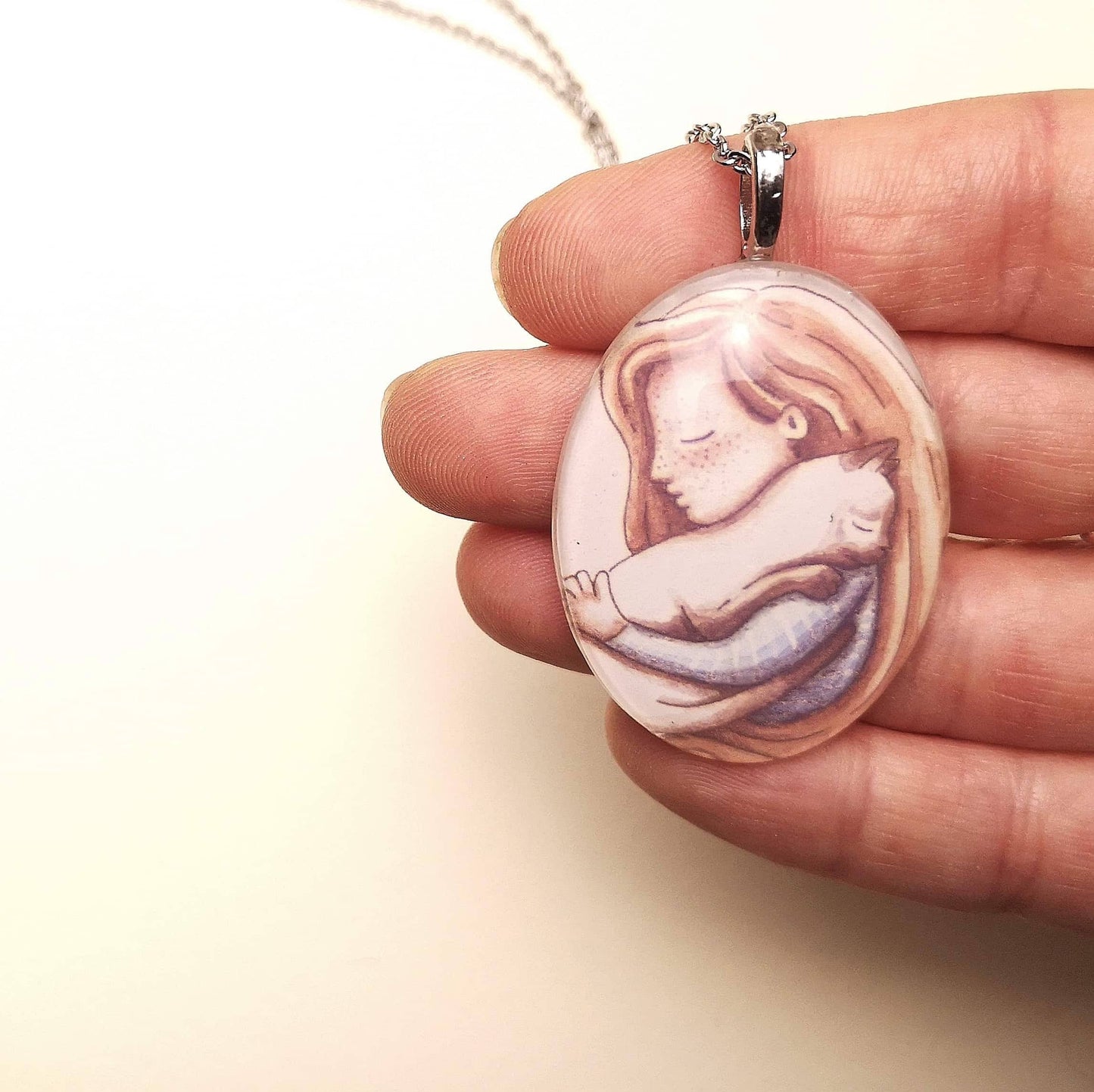 Collana con Ciondolo in Vetro Ragazza e Gatto - ContrariaBijoux