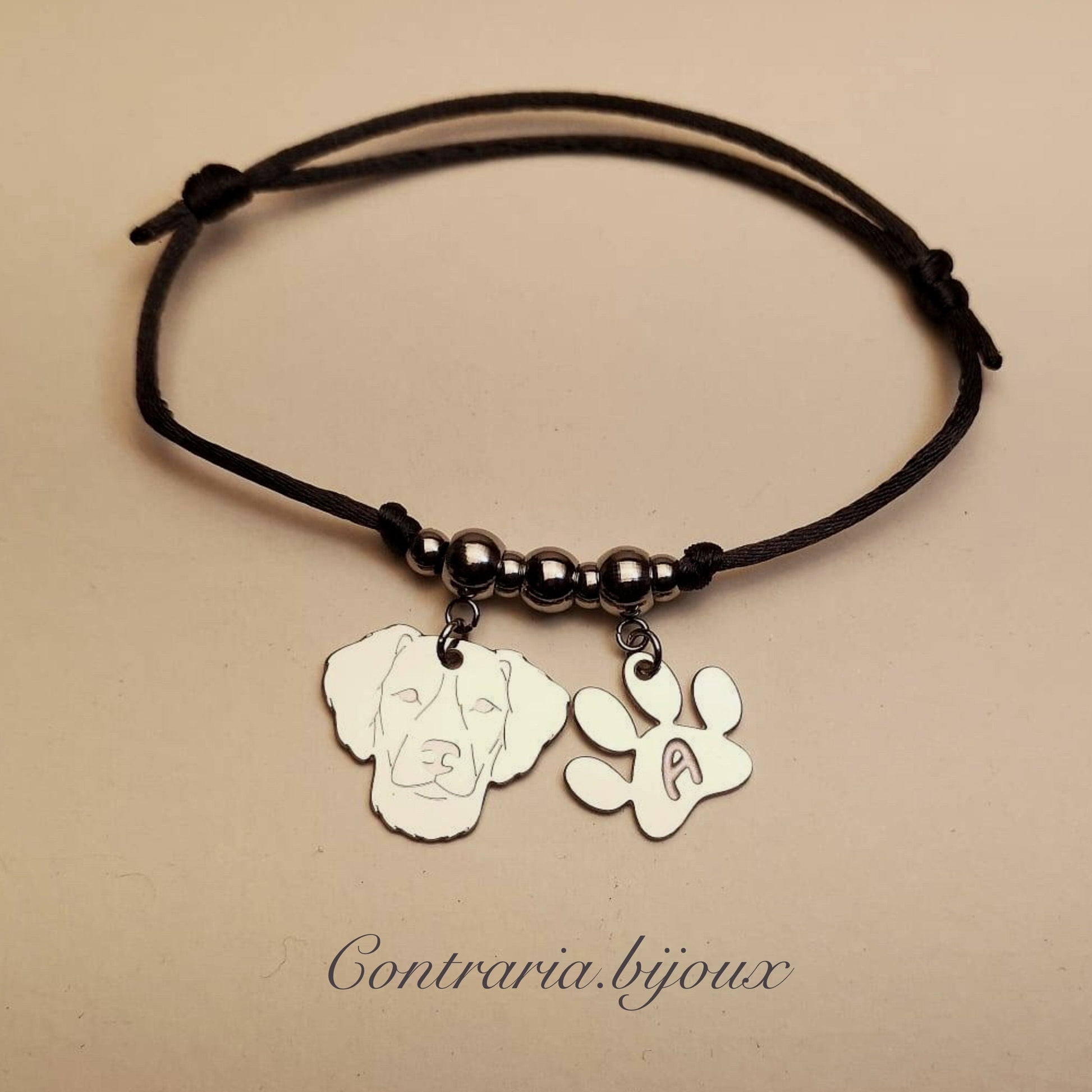 Bracciale cane Epagneul Breton e zampa con lettera incisa - ContrariaBijoux